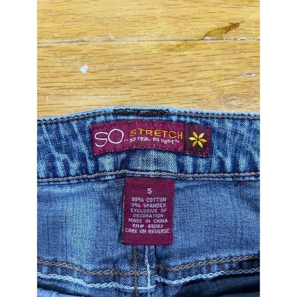 SO Jeans Women's Size 5 Blue Mid Rise Flared Embroidered Cowboy Cottagecore - Picture 3 of 7